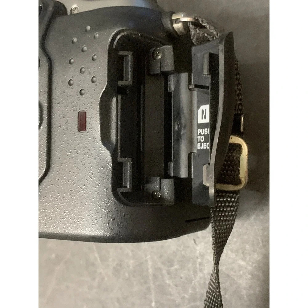Olympus CAMEDIA C-3000 Zoom 3.3MP Digital Camera - Parts Only